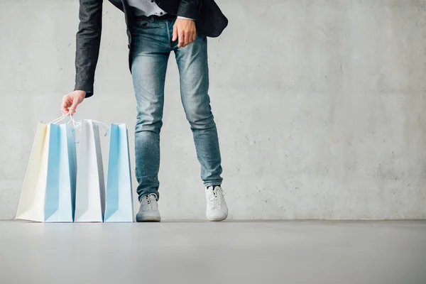 Negro viernes venta hombre bolsas copia espacio —  Fotos de Stock