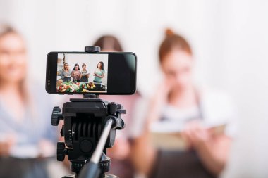 hobi mutfak günlüğü video smartphone pişirme kadınlar