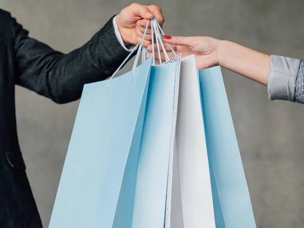 Vrouw winkelen vrouwelijke casual vrijetijdsbesteding tassen — Stockfoto