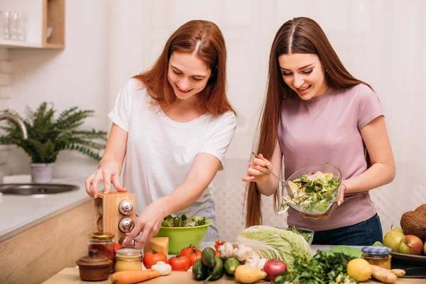 Matlagning hobby ekologiska livsmedel hälsosam livsstil — Stockfoto