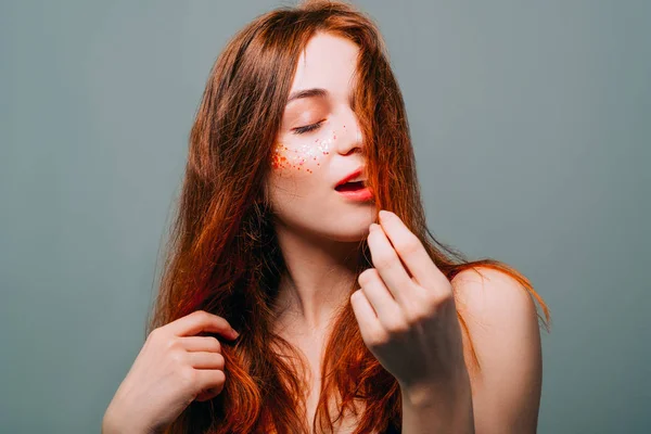 Jovem modelo de moda retrato ruiva beleza mulher — Fotografia de Stock