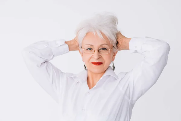 Mulher sênior retrato confiança elegância câmera — Fotografia de Stock