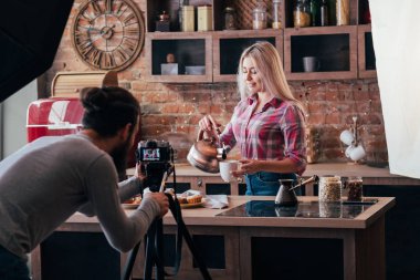 ev yapımı backstage fotoğraf pişirme yemek