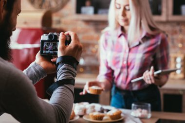 ev yapımı tatlı ekmek yiyecek fotoğraf adam kadın