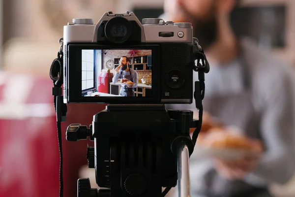Mannen bageri business kulinariska vlog podcast kamera — Stockfoto