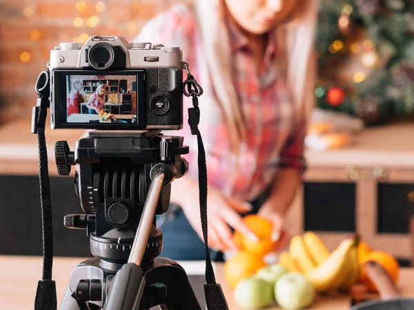 Vlog hälsosam kost blogger inspelning video — Stockfoto
