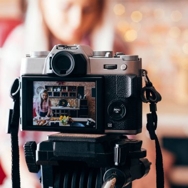 gıda blogger kamera ekipman kadın vlog mutfak