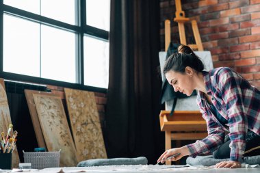 Sanatçı çalışma yaratıcı yaşam tarzı alışkanlık kadın kat