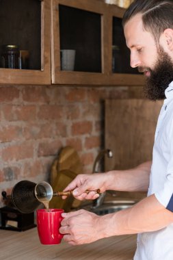 sabah kahvesi zaman hipster yaşam tarzı adam latte