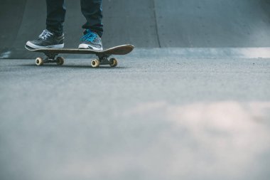 adam ayak kaykay rampası kentsel hipster yaşam tarzı