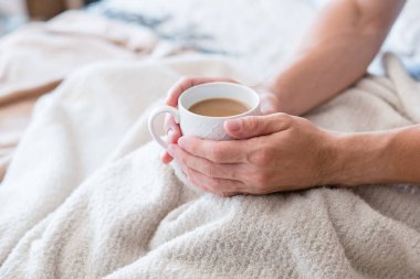 sabah kahve sıcak adam alışkanlık yatak Kupası