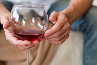 Günaydın alkol gevşeme kötüye adam alışkanlık