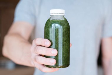 sabah enerji Detoks sağlıklı içecek adam iki yüzlü