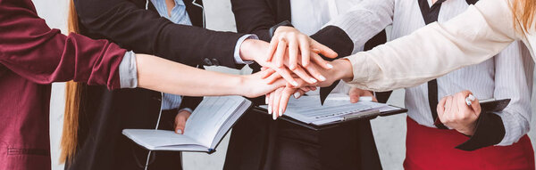 Объединение команды поддержки расширения прав и возможностей женщин
