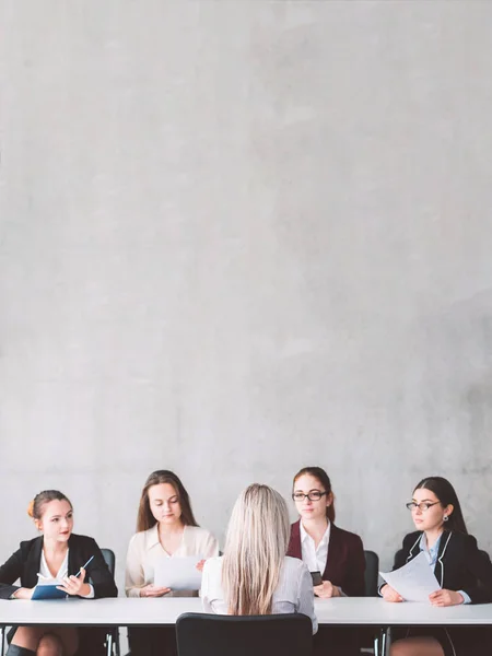 Entrevista de trabajo mujer empresa apoyo solicitante —  Fotos de Stock