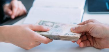 nakit para yığını rüşvet bozulması hryvnia faturaları