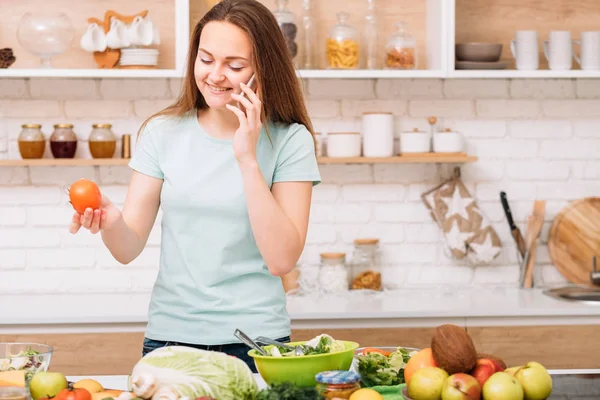 Ekologiska recept kommunikation smartphone matlagning — Stockfoto