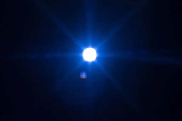 Κρύο αστέρι λάμψη χώρο άδειο σύμπαν αναλαμπή φακού — Φωτογραφία Αρχείου
