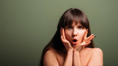 eğlenerek şok duygu kadın portre şaşırttı