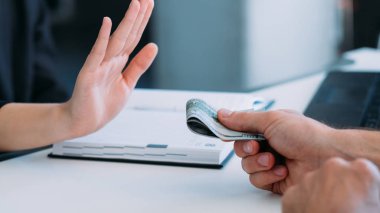 bozulmamış iş rüşvet adil bir anlaşma reddediyor