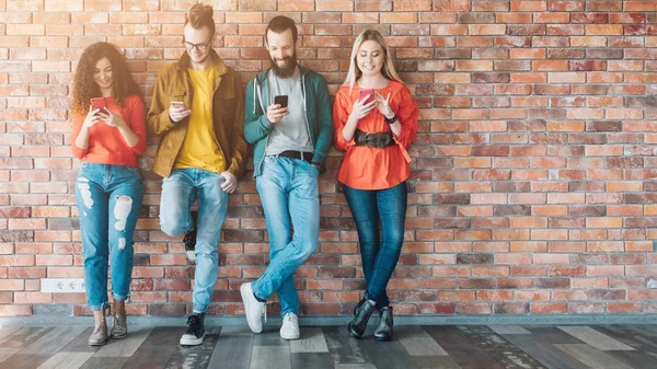 Millennials social media addicted generation — Stock Photo, Image
