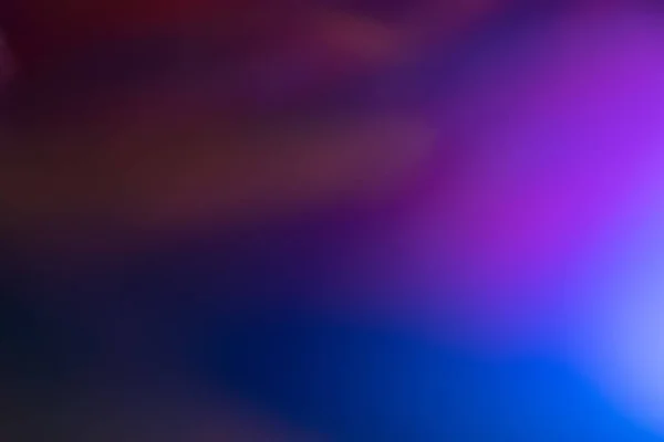 Violettblauer Farbverlauf, der abstrakte Linseneffekte glühen lässt — Stockfoto