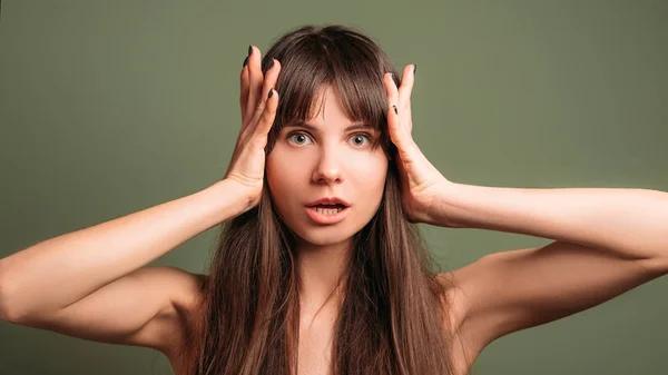 Estresado conmocionado aterrorizado emoción mujer retrato — Foto de Stock