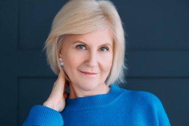 hoş bakmak ifade bakış yaşlı kadın şık