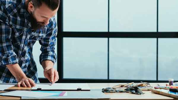 Художник-левша
