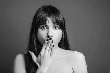 abashed şok duygu korku kadın portre