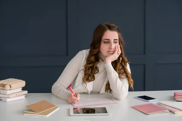 Chateado smm especialista estratégia de marketing inspiração — Fotografia de Stock