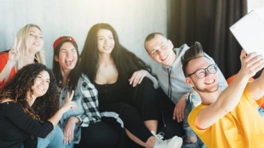 bin yıllık dostu topluluk takım selfie