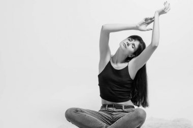 memnun rahat güzel kız meditasyon