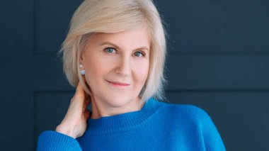 kıdemli bayan ifade tereddüt şüphe şık