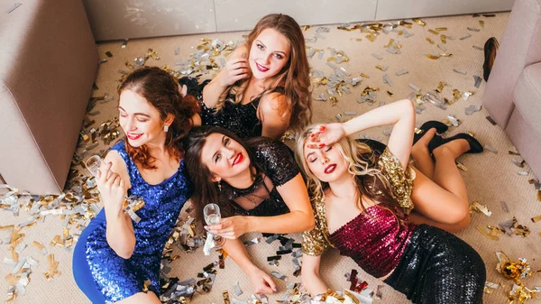 Celebracja dziewcząt party chaos zmęczony — Zdjęcie stockowe
