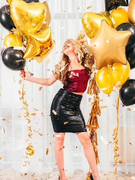 Kızlar parti özel durum sarışın kız balonlar — Stok fotoğraf