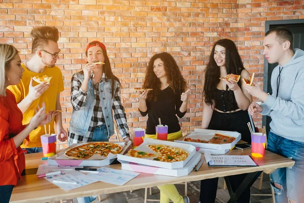 Millennials negocio estilo de vida almuerzo descanso — Foto de Stock