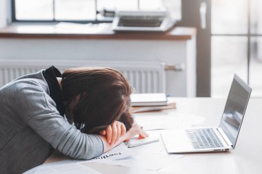 kurumsal yaşam tarzı ofis rutin iş fazla mesai