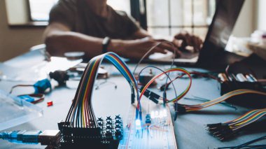 teknoloji deneyimi programlama öğrenci çalışma laboratuvarı