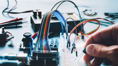mikrodenetleyici elektronik breadboard donanım