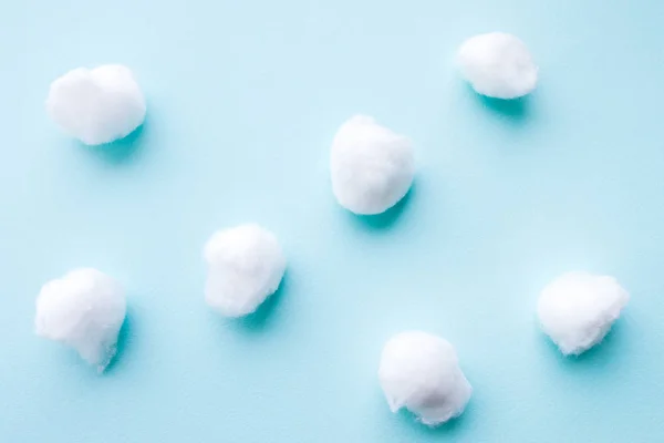 Tandheelkunde katoen ballen blauw abstracte achtergrond — Stockfoto
