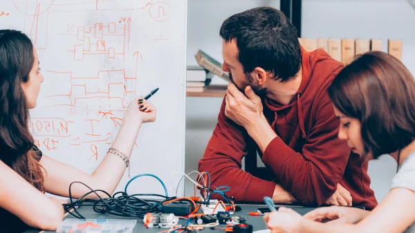 Electronic engineering brainstorming laboratory — Stock Photo, Image