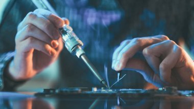 Elektronik onarım mühendis lehimleme bileşen