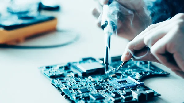 Technológia oktatás solder motherboard összetevő — Stock Fotó