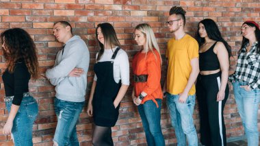 yorgun bekleyen milenyumlar kuyruk ileri sabır