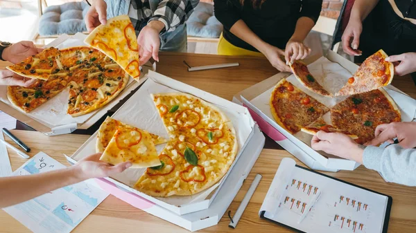 Millennials negocio almuerzo descanso equipo trabajo —  Fotos de Stock