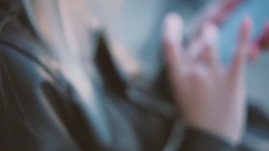 sarışın bayan akıllı telefon sosyal ağ yaşam tarzı