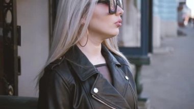 akıllı kentsel kadın ayakta düşünme tefekkür