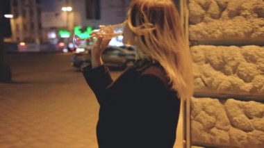 bayan yalnız gece şehir ışıkları zaman zevk