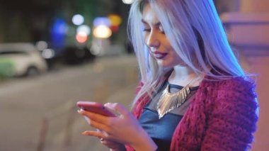 doğum günü kız okuma selamlar sokak şehir ışıkları